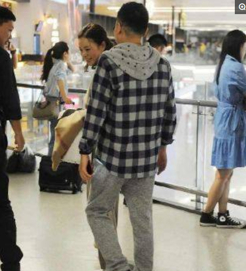 看完林丹的妻子,再看丁俊暉的妻子,網友:實在是太低調了 看完林丹的妻子,再看丁俊暉的妻子,網友:實在是太低調了