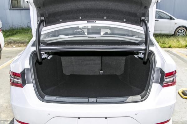 比亞迪秦Pro加裝後備箱回位彈簧，解決尾廂蓋開啟高度不夠問題！