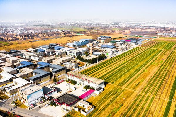 &OpenCurlyDoubleQuote;開國將軍村&rdquo;融入城市圈，高鐵、國道村邊過，土地流轉增效益