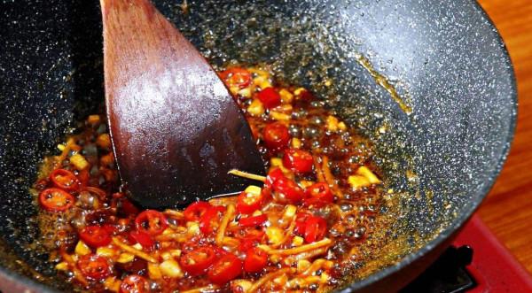 12道家常菜的做法，6熱菜，4冷盤，2湯，簡單易學，適合上班族