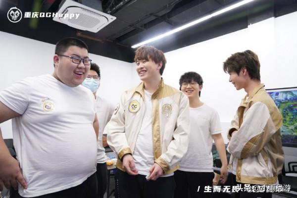 狼隊啟用第三打野今嶼,400萬的晨陽僅一局就棄用,期待小胖迴歸 狼隊啟用第三打野今嶼,400萬的晨陽僅一局就棄用,期待小胖迴歸