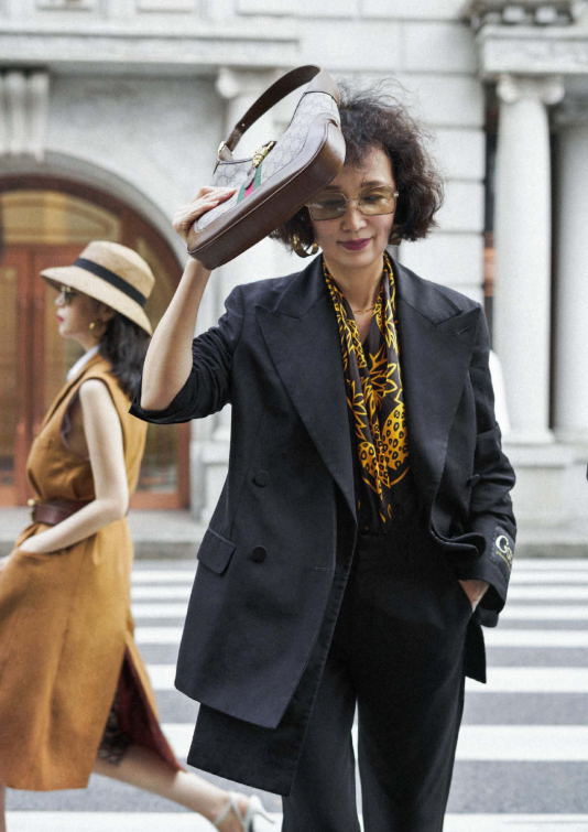 中年女人穿衣,要學會區分扮嫩與減齡,這2個關鍵讓搭配更得體 中年女人穿衣,要學會區分扮嫩與減齡,這2個關鍵讓搭配更得體