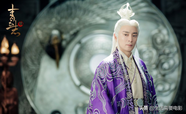 被稱為&OpenCurlyDoubleQuote;大俠專業戶&rdquo;，出道30年從無緋聞，謝曉峰到鄧太阿依舊帥