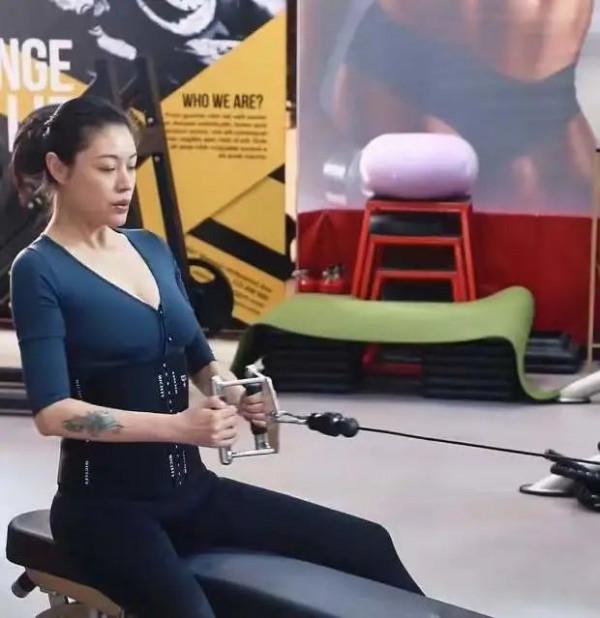 看完汪峰34歲前妻的近照，網友卻覺得太壯了