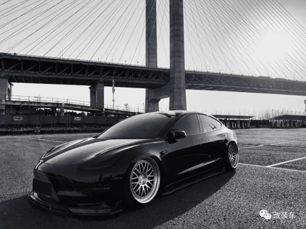 這輛特斯拉Model 3應該剎得住,提車之前剎車改件都準備好了 這輛特斯拉Model 3應該剎得住,提車之前剎車改件都準備好了