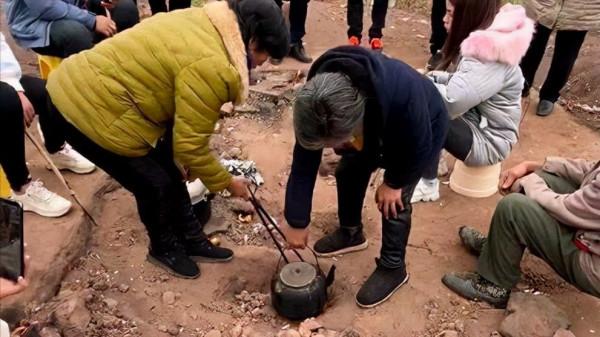 地下冒火的村莊！火焰已燃燒60多年不熄滅，讓村民做飯更方便