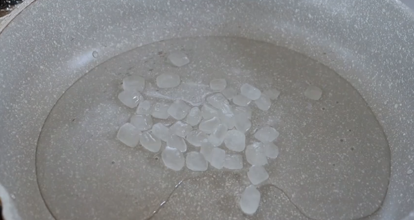 想吃冰淇淋在家也能做，牛奶加麵粉，原來這麼簡單，比買的還好吃