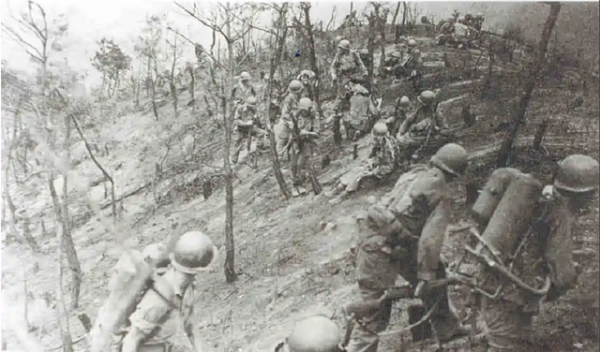 上甘嶺第7天：志願軍45師殲敵2500人，美軍拉走了30卡車的屍體