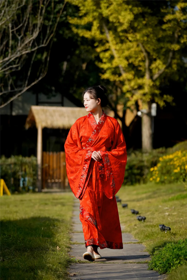 心旅禪行丨暖陽相伴，尋覓禪意中的“一抹紅”