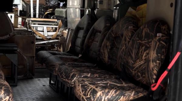 英國爸爸花2萬英鎊購買前陸軍坦克,並將其用於計程車服務 英國爸爸花2萬英鎊購買前陸軍坦克,並將其用於計程車服務