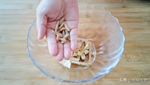 秋冬乾燥孩子容易上火，口唇乾燥，常煮這道玉竹湯，營養又滋潤