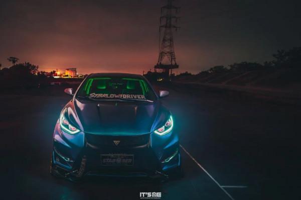 這臺現代Elantra有點獨特