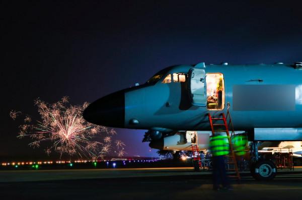 一鍵收藏！轟炸機最新硬照