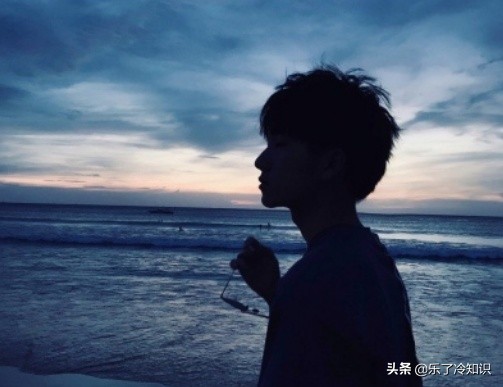 星二代與母親擠18平方米房子28年,父親身家數億,卻拒絕幫忙 星二代與母親擠18平方米房子28年,父親身家數億,卻拒絕幫忙