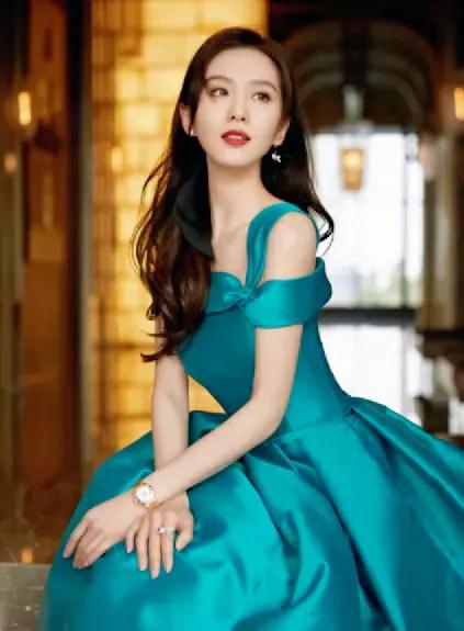 劉詩詩，端莊富貴，清新脫俗