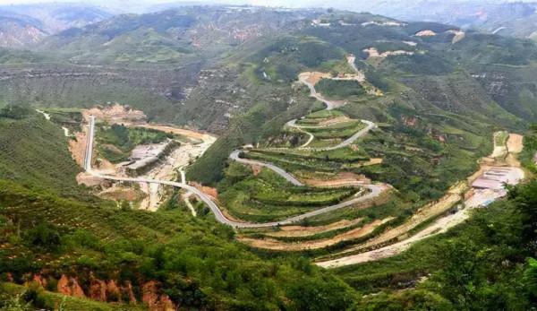 延安一酒店,建成有5年時間,夾在兩​個​大山之間,安全又新穎 延安一酒店,建成有5年時間,夾在兩​個​大山之間,安全又新穎