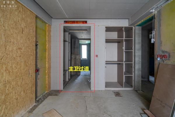 過道來來回回走動，忽視了左右牆面空間，櫃子做到頂擠10㎡來儲物