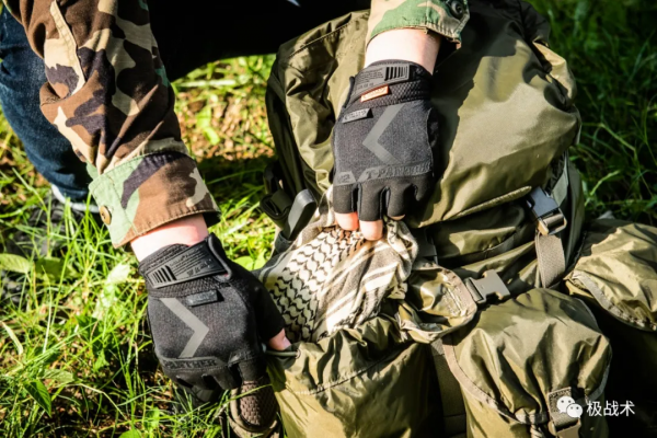國產戰術手套的崛起-TACLAB T-黑豹通用戰術手套丨評測