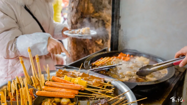 回憶殺！晨光小學對面不到10m²的麻辣燙，竟然開了24年