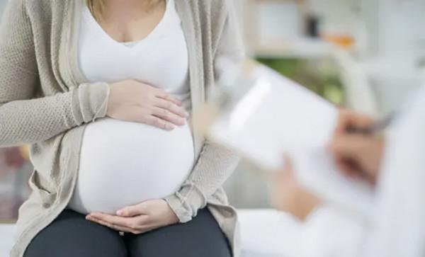 施之皓前妻曹燕華低調二婚,嫁1.93米帥氣老公,年近60看著像40歲 施之皓前妻曹燕華低調二婚,嫁1.93米帥氣老公,年近60看著像40歲