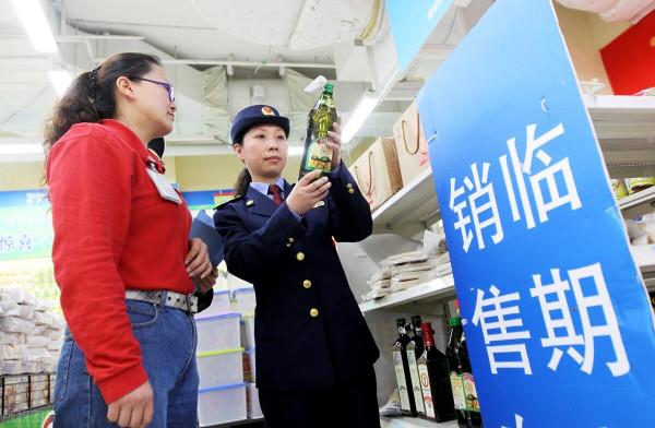 德芙被爆吃出活蟲