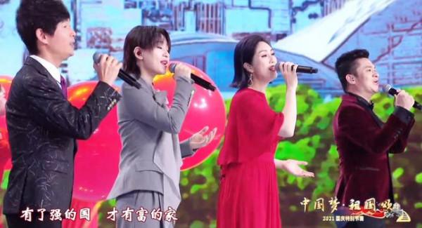央視國慶晚會：胡歌一人分飾五角，李雪健一開唱中國式浪漫破防了