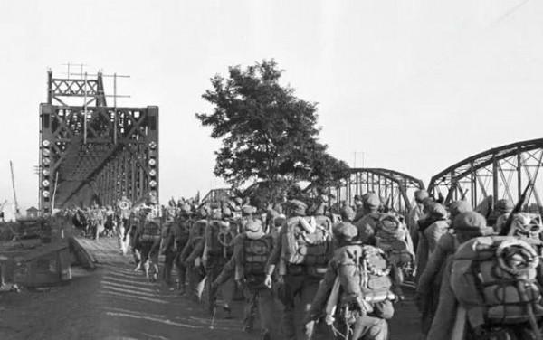 北朝鮮勢如破竹，毛澤東卻秘調25萬大軍去東北，彭德懷：偉人遠略