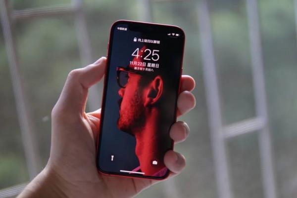 從5499元降至3399元，小屏黨最後的堅持，iPhone也來玩跳水