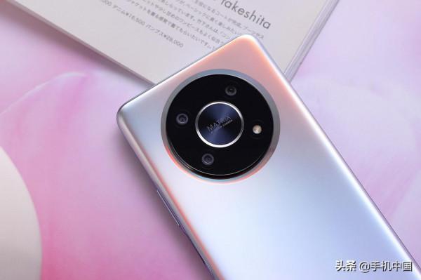 榮耀X30圖賞：超窄邊全視屏“牽手”鈦空銀 正反都美