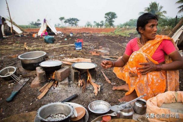 印度“無子宮村”:上百萬蔗農女工為保工作,切除子宮和卵巢 印度“無子宮村”:上百萬蔗農女工為保工作,切除子宮和卵巢