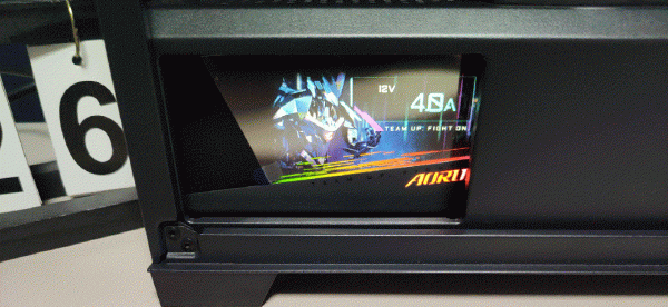 螢幕酷炫,用料誇張,適合高階玩家、技嘉鉑金雕1200W白金牌電源 螢幕酷炫,用料誇張,適合高階玩家、技嘉鉑金雕1200W白金牌電源