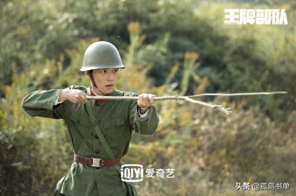 王牌部隊最新戰損裝劇照 肖戰滿身泥土眼睛裡全是戲