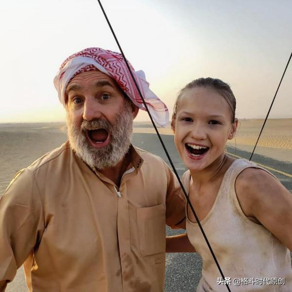 5年過去，那個徒手打斷樺樹的女孩，已經可以手撕鐵門了