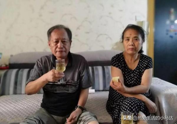 為什麼人老了，不能把錢看得太緊？兩位70歲老人說出各自真實經歷