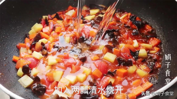 天冷了，就饞這道麵食，比麵條好吃，比餃子簡單，一大鍋吃不夠