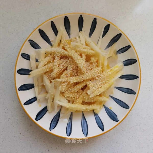 這幾道乾煸菜，焦香四溢，麻辣過癮，下酒又下飯