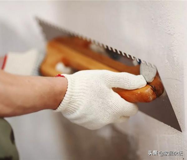 刮膩子的工人說膩子裡面要加膠水，真的是這樣嗎？有何貓膩？