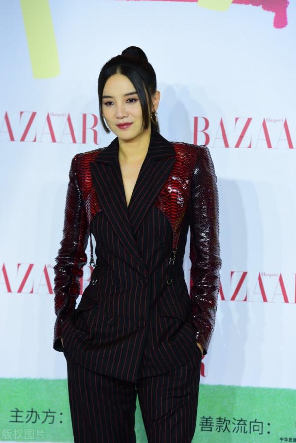 時尚芭莎慈善晚宴，Angelababy（楊穎）居然是歪的