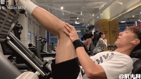 cos王者榮耀達摩的小哥火了！一身肌肉媲美漫畫人物，網友：真帥