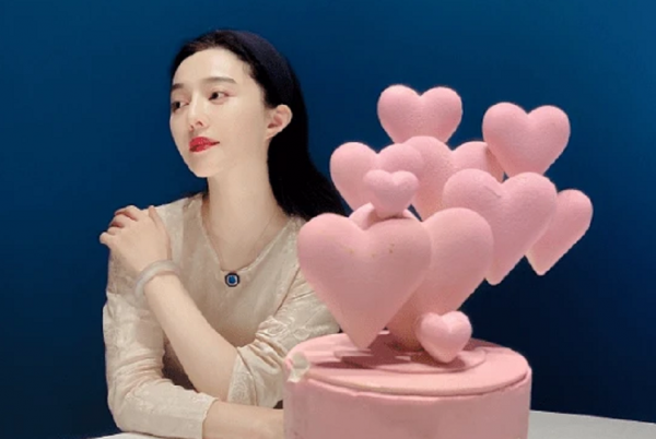 范冰冰40歲生日會好低調！穿香檳裙戴玉鐲走佛媛路線，人都變溫婉