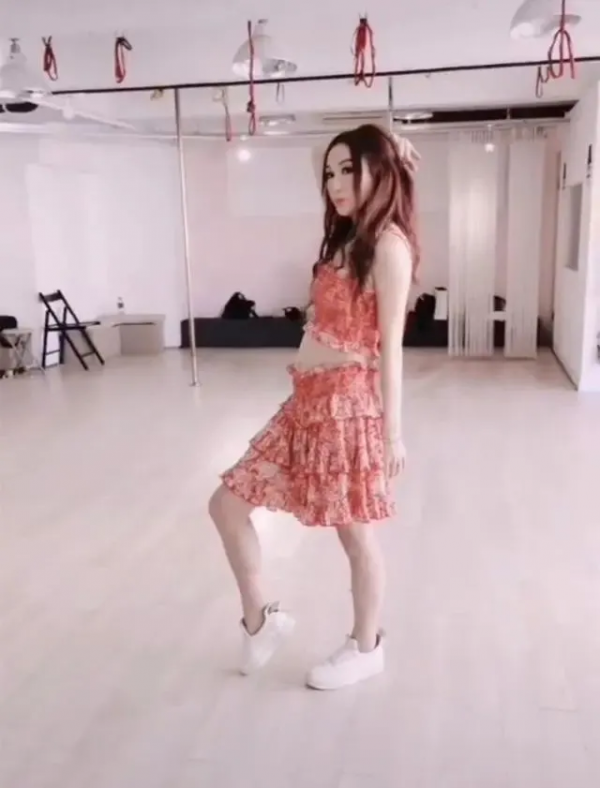 說好的不老女神，怎麼生圖就崩了？