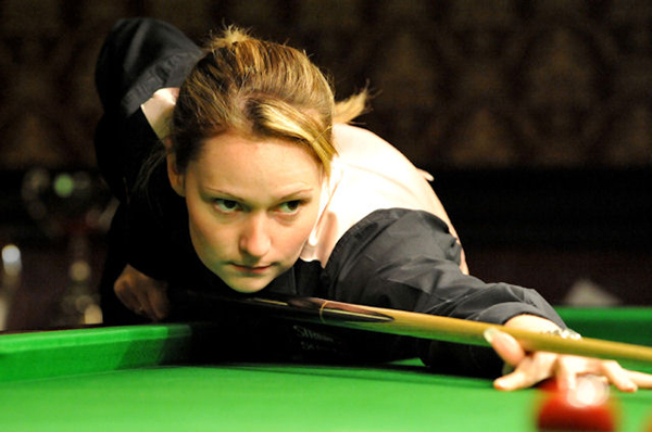 哪個體育專案的頂級女子運動員與頂級男子運動員實力差距最小？