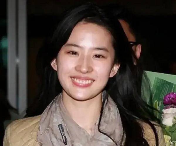 不化妝的女明星，有些很普通，有些也很漂亮，確實很美