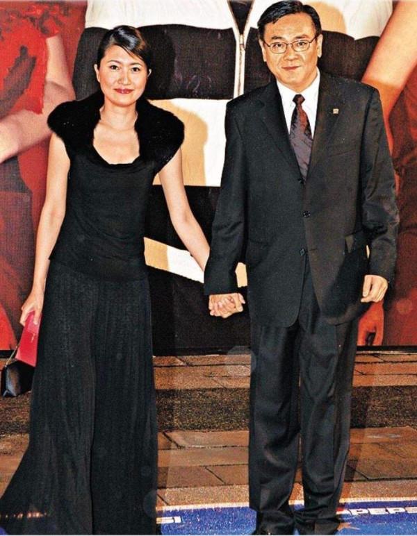 香港10對丁克明星夫妻，各有各的故事，有2男星揹著老婆有了孩子