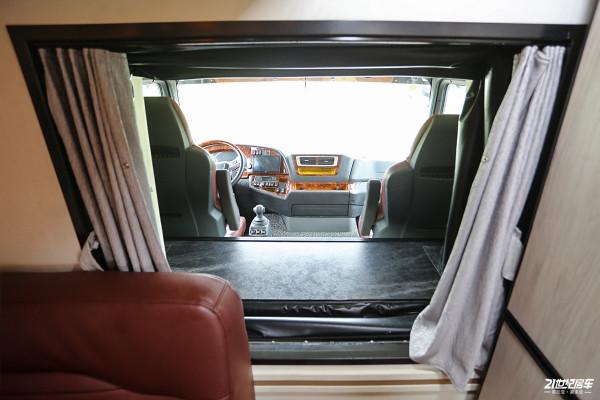 擁有德國MAN核心技術,6.9T+10AMT,藍牌C本,羅曼維爾德重卡房車 擁有德國MAN核心技術,6.9T+10AMT,藍牌C本,羅曼維爾德重卡房車