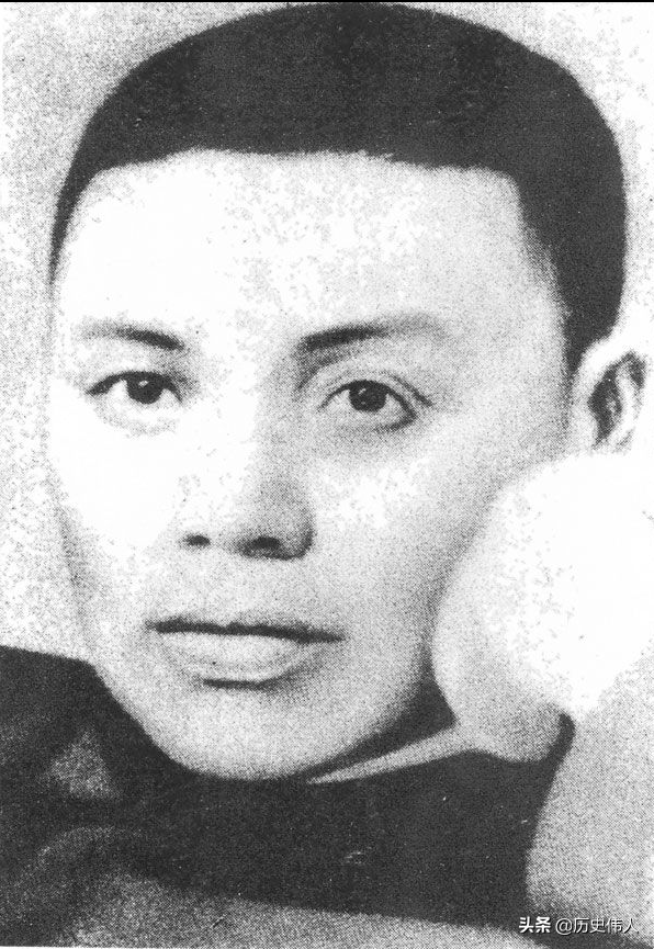 組建裝甲兵部隊時,毛主席指著身邊一人說:他是我們裝甲兵之父 組建裝甲兵部隊時,毛主席指著身邊一人說:他是我們裝甲兵之父