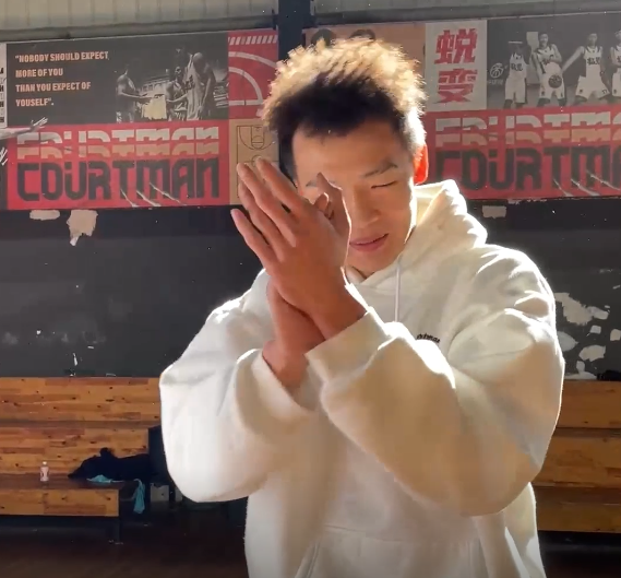 1米63對上1米97，34釐米的差距！一帆和禿師傅單挑，誰更勝一籌？