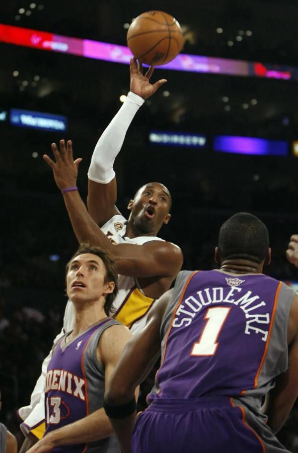 霸王傳說！姚明一生之敵，小球時代最完美中鋒——斯塔德邁爾