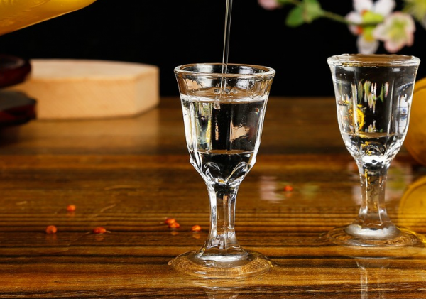 白酒待遇差別大，五糧液“再現”金雞電影節，這些好酒卻冷落一旁