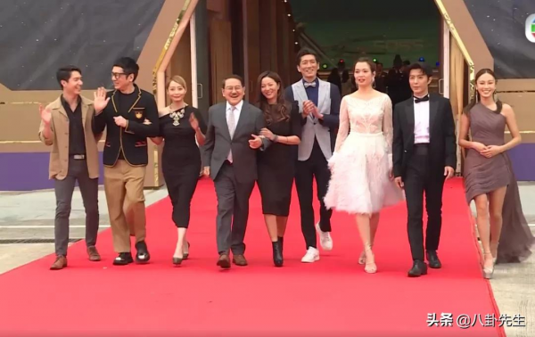 TVB2022年節目巡禮：明星們的打扮有點土，但採訪環節是真敢講